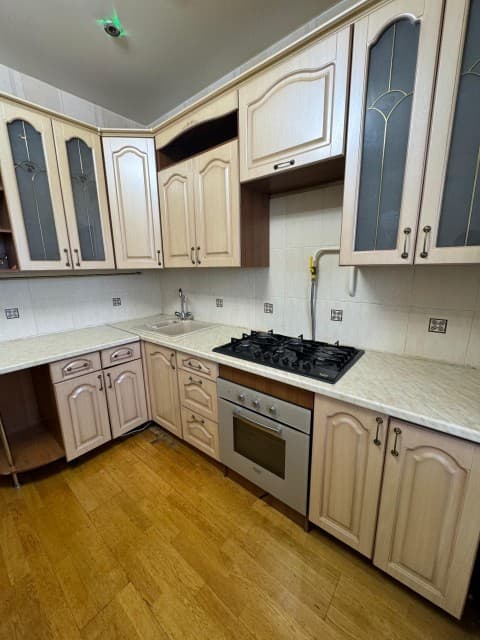 3 комн., 77 м², 112 серия, Областная больница, рынок "Манньыаттаах" 2