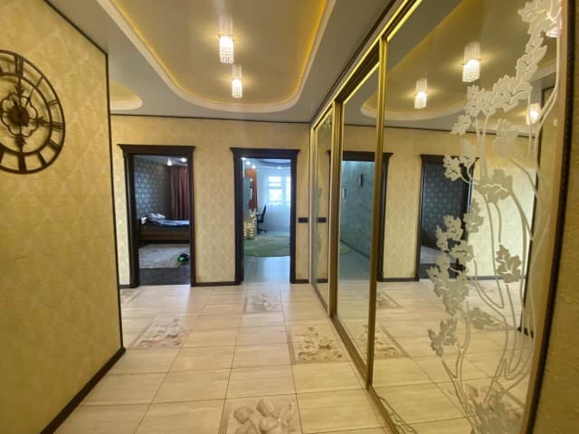 3 комн., 93 м², Монолитно-каркасный, Центр - район пл. Орджоникидзе 4