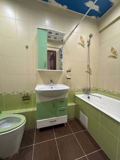 3 комн., 77 м², 112 серия, Областная больница, рынок "Манньыаттаах" 9
