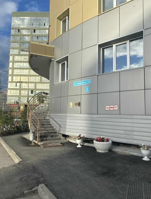 3 комн., 93 м², Монолитно-каркасный, Центр - район пл. Орджоникидзе 3