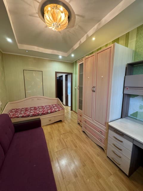 3 комн., 77 м², 112 серия, Областная больница, рынок "Манньыаттаах" 4