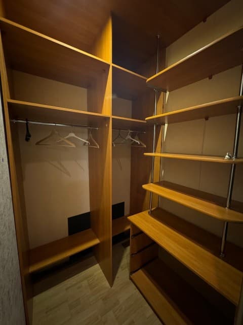3 комн., 77 м², 112 серия, Областная больница, рынок "Манньыаттаах" 7