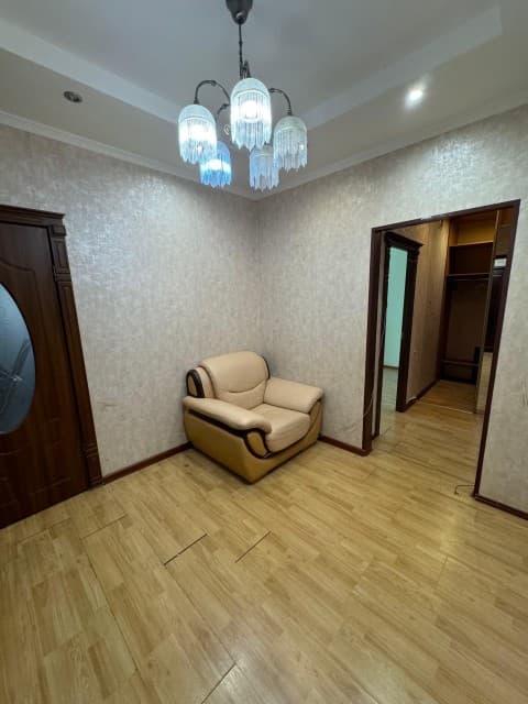 3 комн., 77 м², 112 серия, Областная больница, рынок "Манньыаттаах" 11