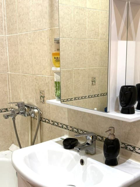 1 комн., 42 м², Блочный, Площадь Победы 9