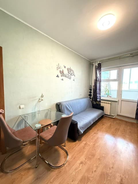 1 комн., 42 м², Блочный, Площадь Победы 4