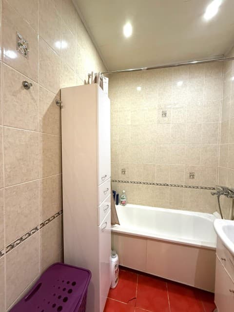 1 комн., 42 м², Блочный, Площадь Победы 8