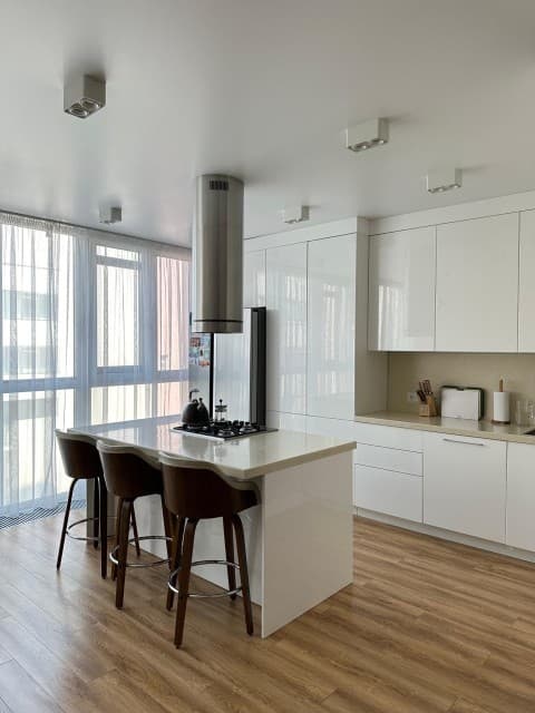 2 комн., 82 м², Монолитно-каркасный, Центр - район пл. Орджоникидзе 3