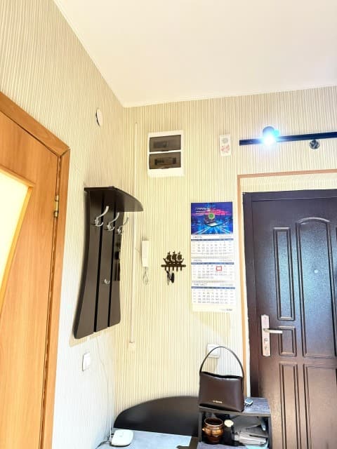 1 комн., 42 м², Блочный, Площадь Победы 12