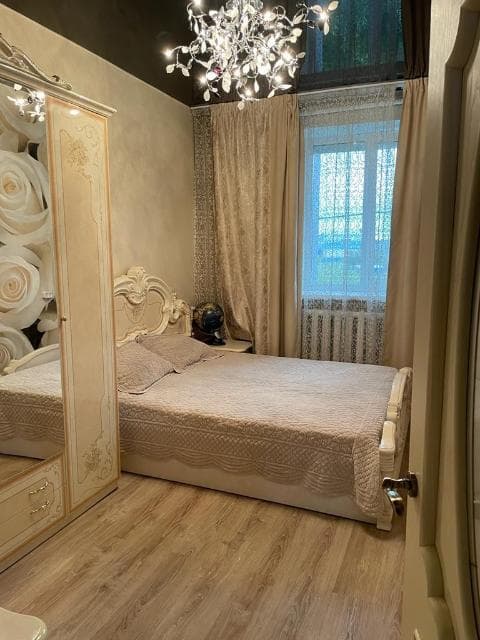 Больше 4 комн., 200 м², Блочный, Автодорожная 8