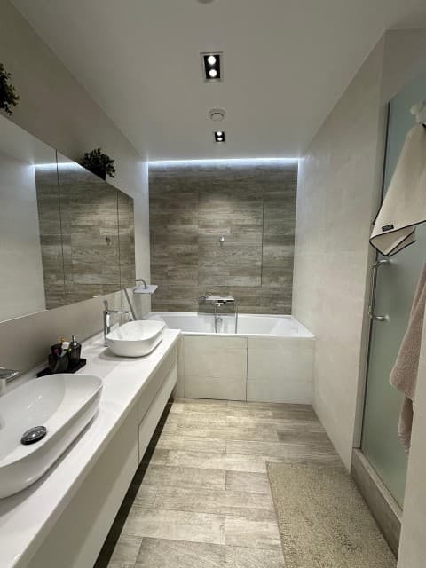 2 комн., 82 м², Монолитно-каркасный, Центр - район пл. Орджоникидзе