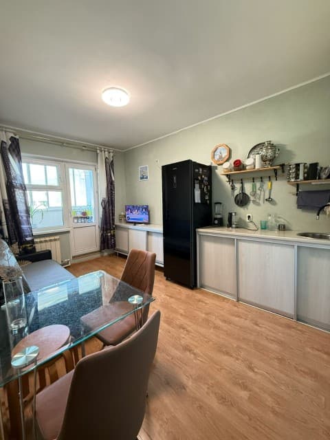 1 комн., 42 м², Блочный, Площадь Победы 3