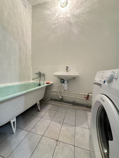 3 комн., 74 м², Блочный, 202 мкрн. 5
