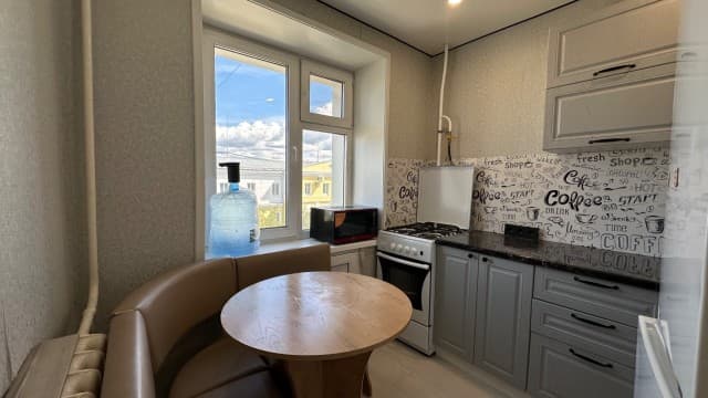 1 комн., 30 м², Блочный, Центр - район пл. Орджоникидзе 3