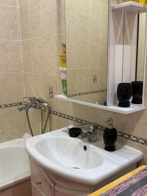 1 комн., 42 м², Блочный, Площадь Победы 9