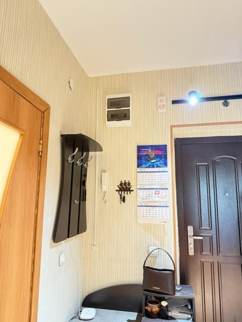 1 комн., 42 м², Блочный, Площадь Победы 6