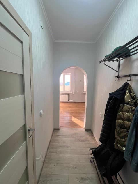 1 комн., 42 м², Монолитно-каркасный, Крестьянский рынок, стадион "Туймаада" 16