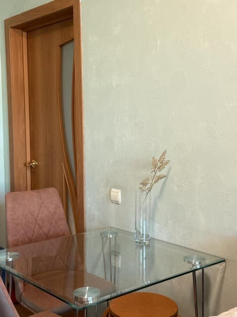 1 комн., 42 м², Блочный, Площадь Победы 2