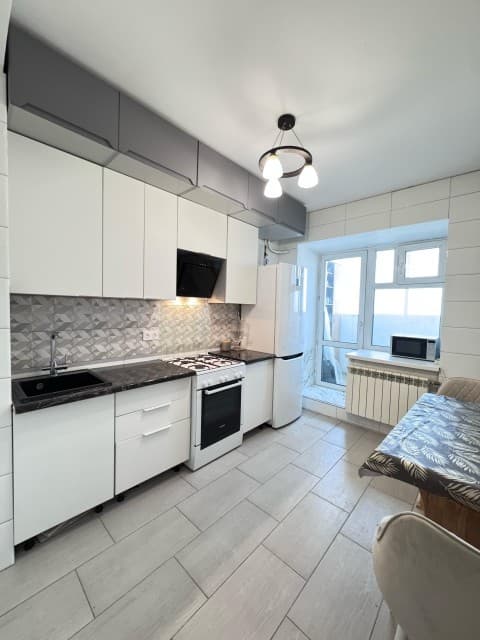 2 комн., 65 м², Блочный, Центр - район пл. Дружбы