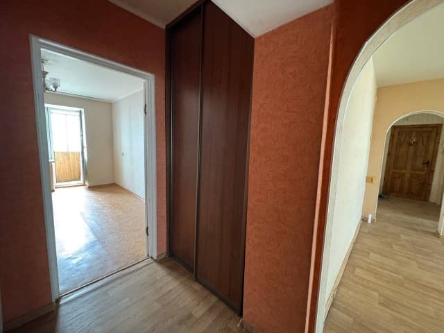 3 комн., Блочный, Площадь Победы 8