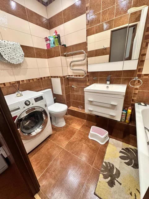 3 комн., 81 м², 112 серия, 202 мкрн. 8