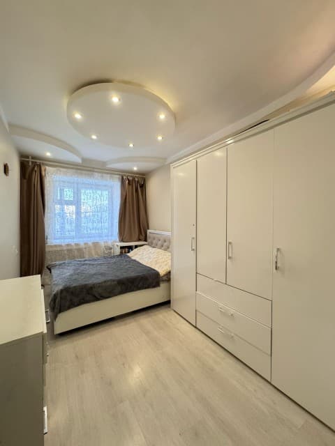 2 комн., 65 м², Блочный, Центр - район пл. Дружбы 8