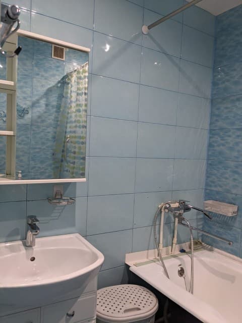 2 комн., 58 м², Монолитно-каркасный, Областная больница, рынок "Манньыаттаах" 7