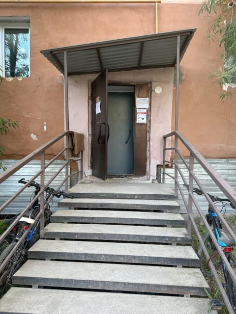 1 комн., 31 м², Блочный, Областная больница, рынок "Манньыаттаах" 18