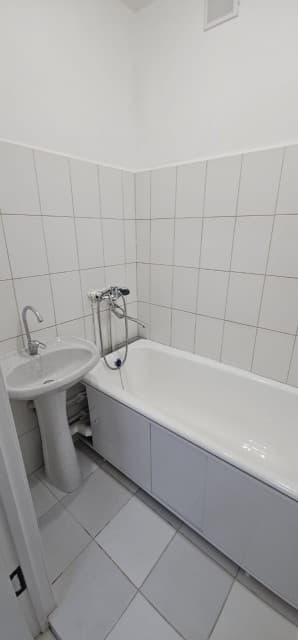 3 комн., 64 м², Блочный, Сайсары 8