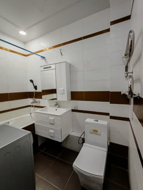 3 комн., 72 м², Блочный, Рынок Столичный 15