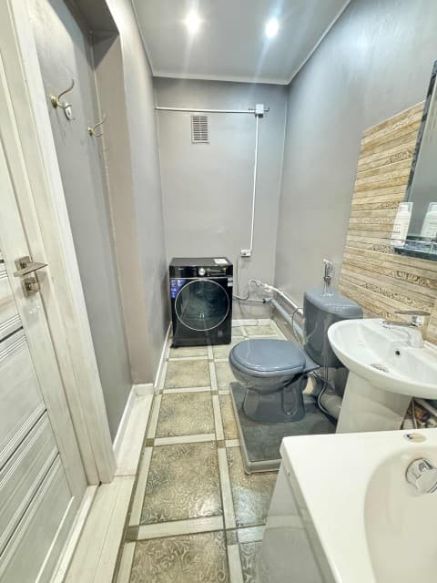 1 комн., 25 м², Блочный, Центр - район пл. Орджоникидзе 9