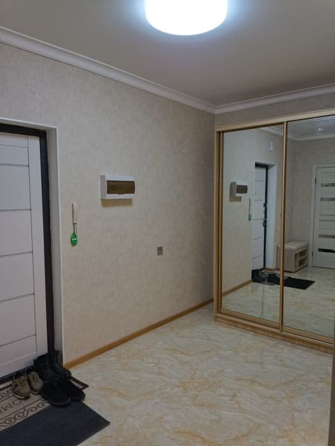 1 комн., 53 м², Монолитно-каркасный, Крестьянский рынок, стадион "Туймаада"