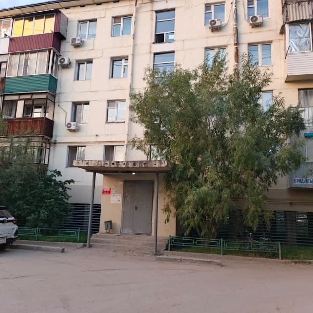 3 комн., 57 м², Блочный, Центр - район пл. Орджоникидзе 4