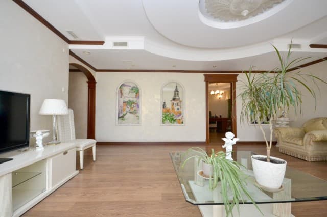 Больше 4 комн., 270 м², Инд. планировка, Центр - район пл. Ленина 3