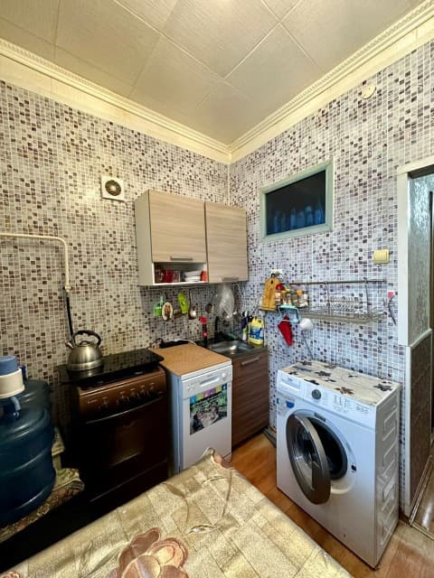 3 комн., 62 м², Сталинка, Студгородок 8