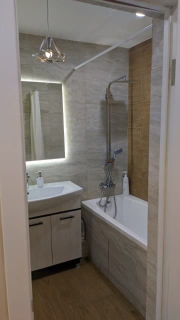 Больше 4 комн., 121 м², Инд. планировка, Областная больница, рынок "Манньыаттаах" 3