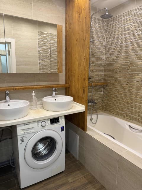 3 комн., 83 м², Монолитно-каркасный, Кинотеатр Лена 9