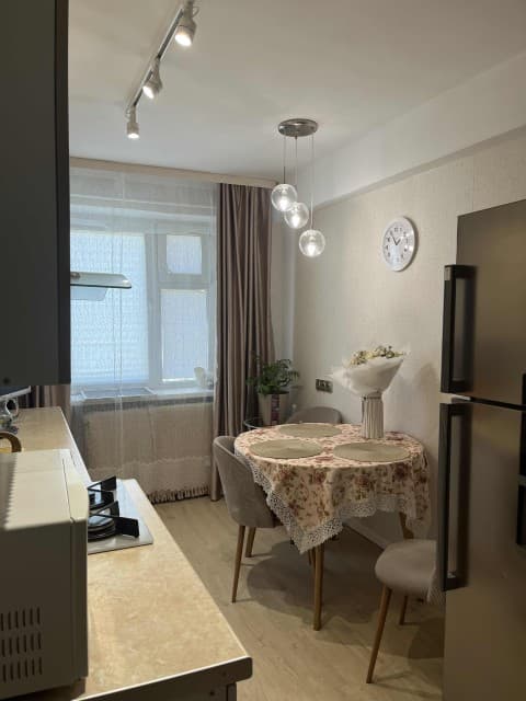 4 комн., 72 м², КПД, Центр - район пл. Орджоникидзе
