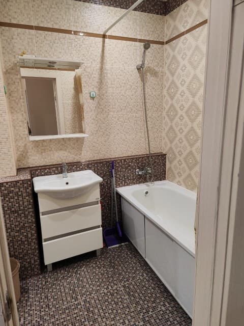 1 комн., 46 м², Монолитно-каркасный, Областная больница, рынок "Манньыаттаах" 5