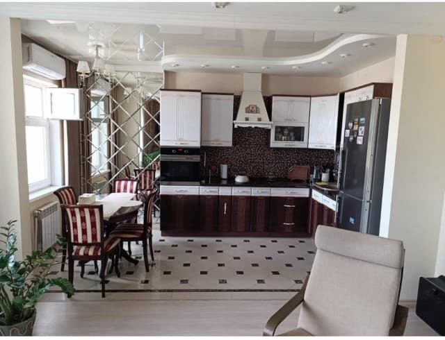 2 комн., 70 м², Монолитно-каркасный, Крестьянский рынок, стадион "Туймаада"