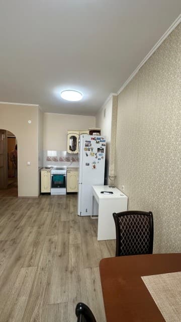1 комн., 35 м², Инд. планировка, Областная больница, рынок "Манньыаттаах" 11