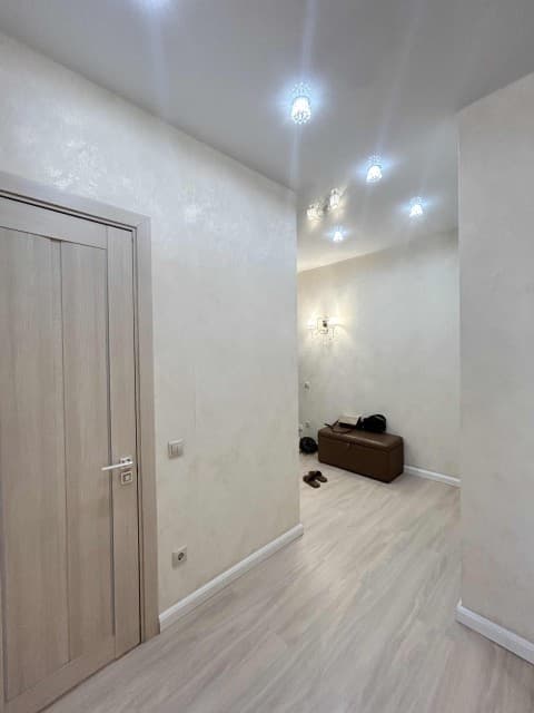 3 комн., 75 м², Монолитно-каркасный, Сахацирк 4