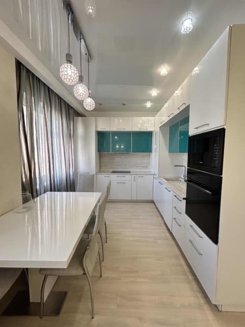 3 комн., 75 м², Монолитно-каркасный, Сахацирк 2