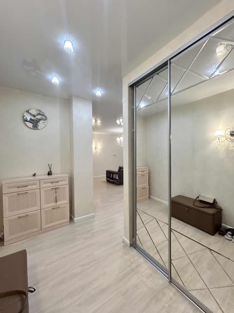 3 комн., 75 м², Монолитно-каркасный, Сахацирк 6