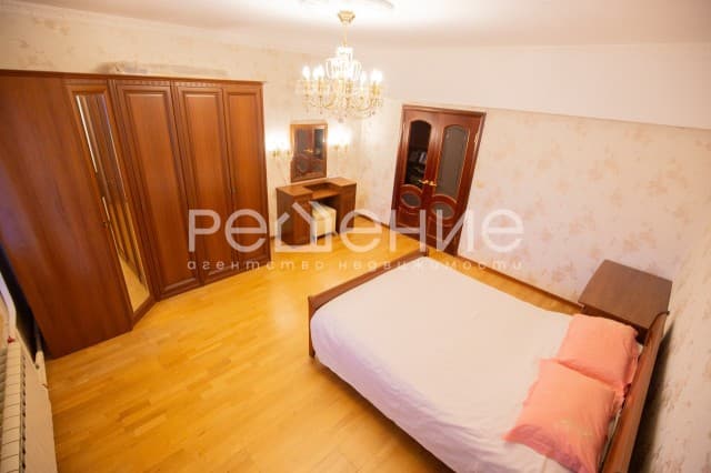 2 комн., 75 м², Блочный, Центр - район пл. Дружбы 4
