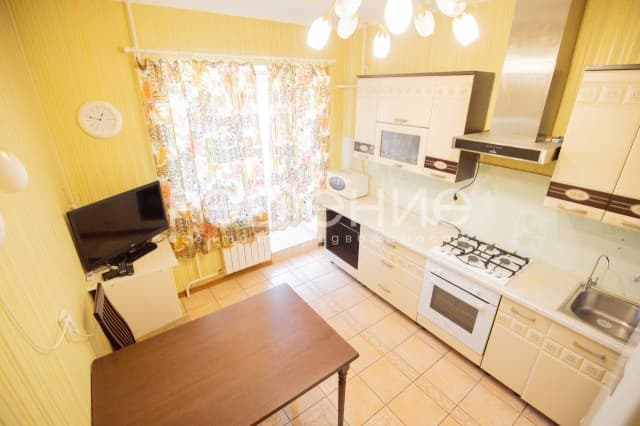 2 комн., 75 м², Блочный, Центр - район пл. Дружбы 3
