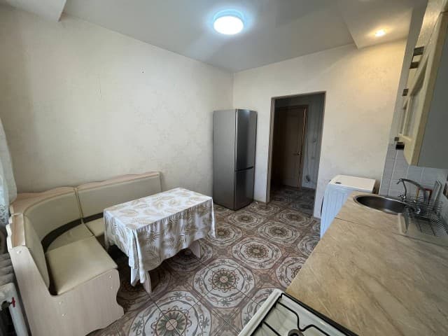 1 комн., 44 м², Блочный, Сахацирк 4