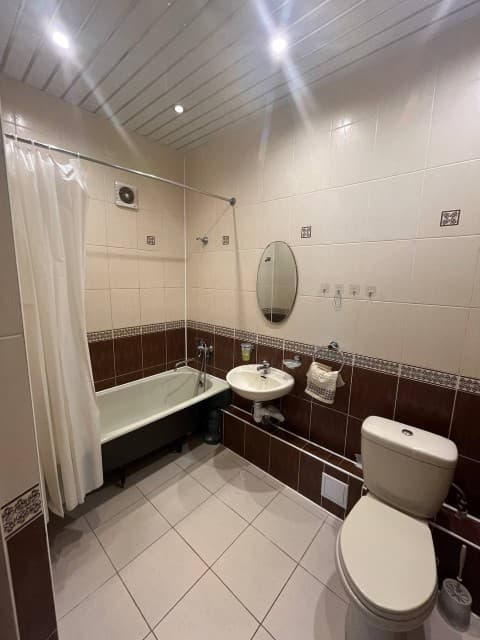 1 комн., 44 м², Блочный, Сахацирк 7