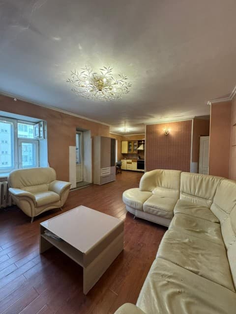 3 комн., 84 м², Блочный, Сахацирк 2