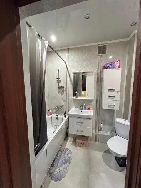 1 комн., 48 м², Инд. планировка, Областная больница, рынок "Манньыаттаах" 4