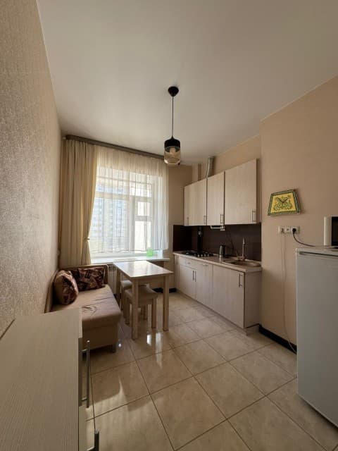 2 комн., 63 м², Сталинка, Центр - район пл. Дружбы